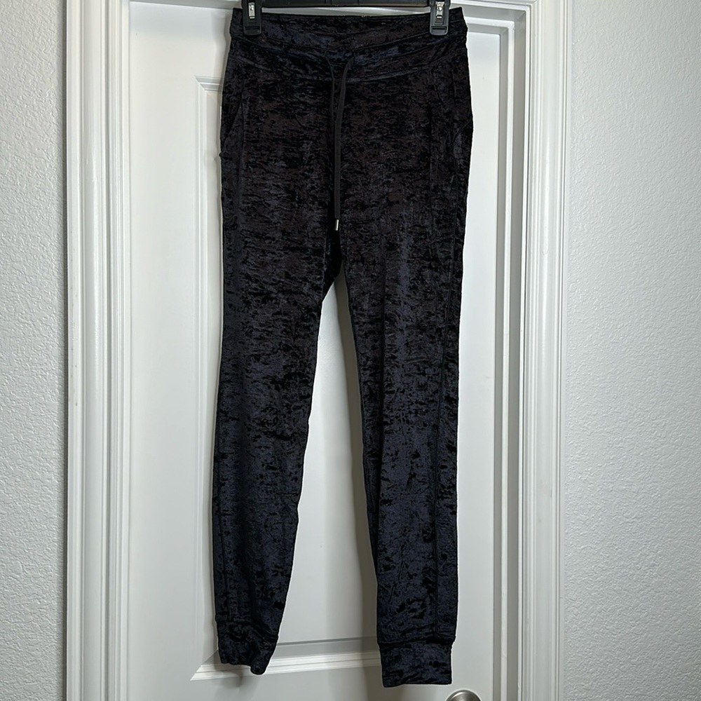 Lululemon Ready to crush joggers in Black size 4